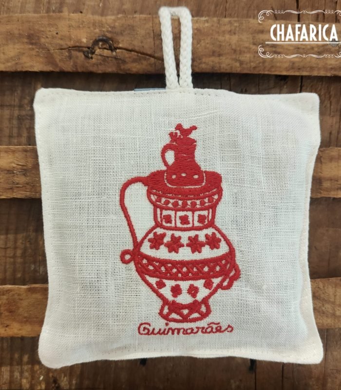Almofada de Lavanda Bordado Vermelho "Cantarinha dos Namorados" - Image 1