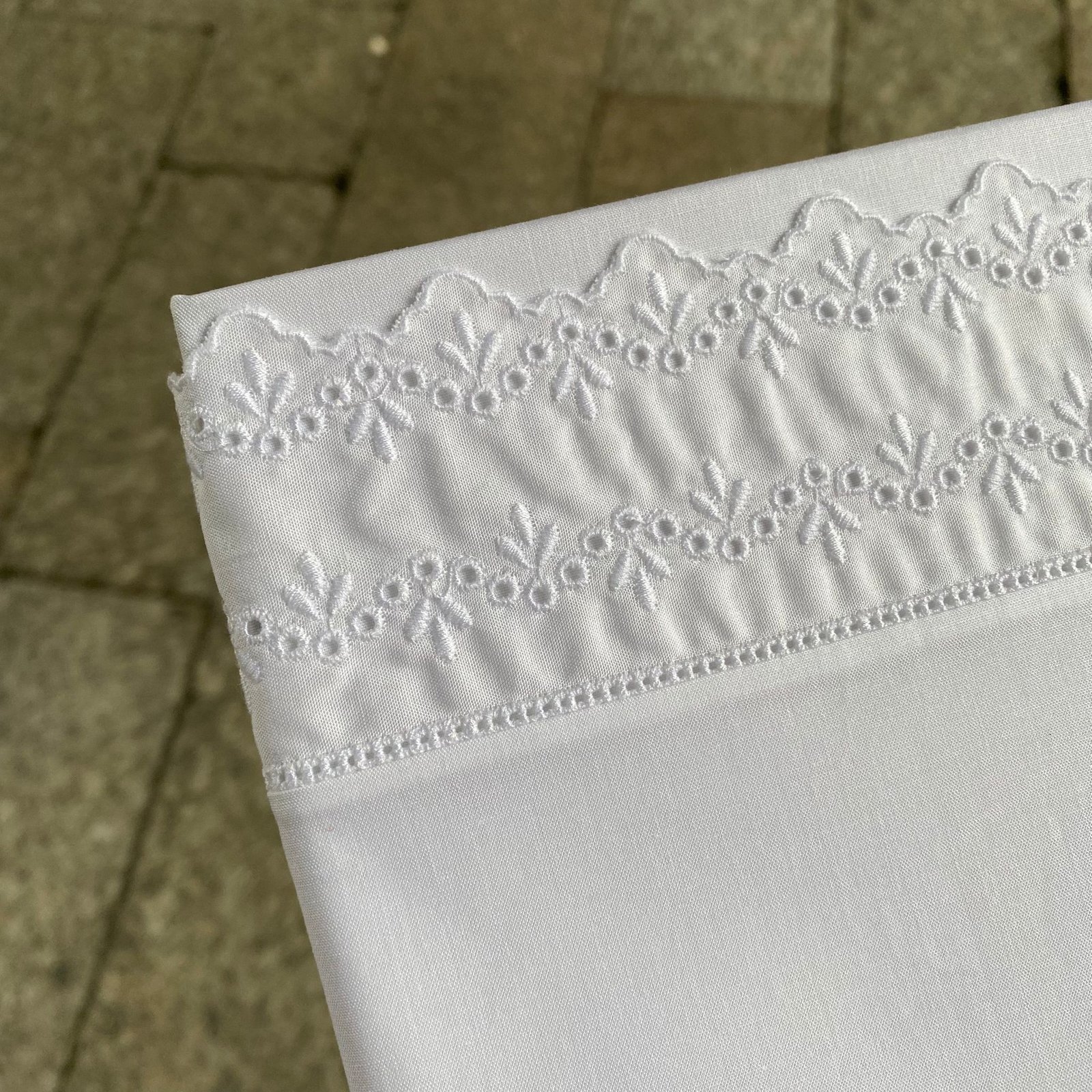 luz-chafarica-guimaraes-portugal-texteis-lar-bebe-criança-quanto-cores-branco-rosa-azul-algodao-cotton-home-decor Jogo de Lençois + Almofada "LUZ" | 200 Fios - Image 1