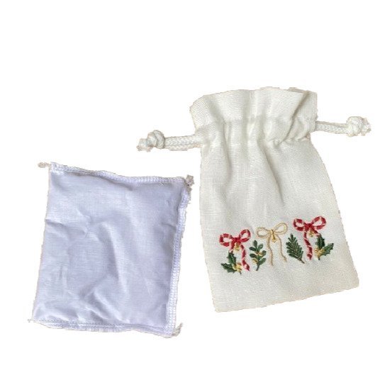 chafarica-guimaraes-portugal-textil-lar-linens-christmas-natal-avental-pega-luva-pano-mao-loiça-coleçao-laço-vermelho-branco-dourado-decor-casa-decoração-cozinha-sala-lavanda-bolsa-1 Saco com Lavanda - Coleção Laço - Image 2