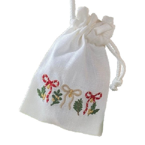 chafarica-guimaraes-portugal-textil-lar-linens-christmas-natal-avental-pega-luva-pano-mao-loiça-coleçao-laço-vermelho-branco-dourado-decor-casa-decoração-cozinha-sala-lavanda-bolsa-6 (2) Saco com Lavanda - Coleção Laço - Image 1