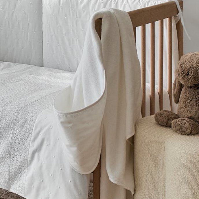 luz-chafarica-guimaraes-portugal-texteis-lar-bebe-criança-quanto-cores-branco-rosa-azul-algodao-cotton-home-decor-toalha-banho-capucho-capuz Toalha de Banho c/ Capuz "LUZ" | Algodão - Image 1