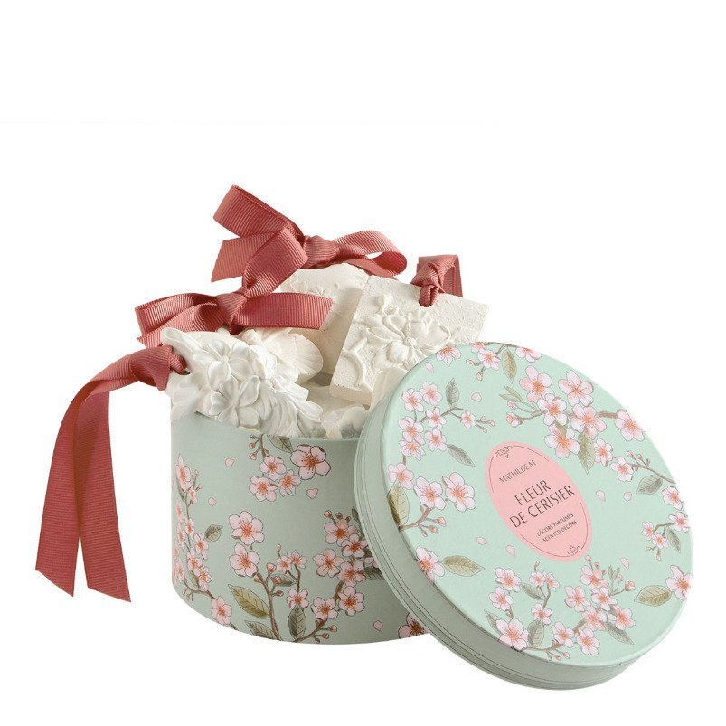 chafarica-guimaraes-portugal-gesso-borbolate-ROSA-FLOR-ceramic-grande-aromatizador-flor-cerejeira-mathilde-m-laço-rosa-perfume-casa-decor-decoração-trabalhada-cofret Cofret 5 Gessos Flor de Cerejeira - Mathilde M - Image 1
