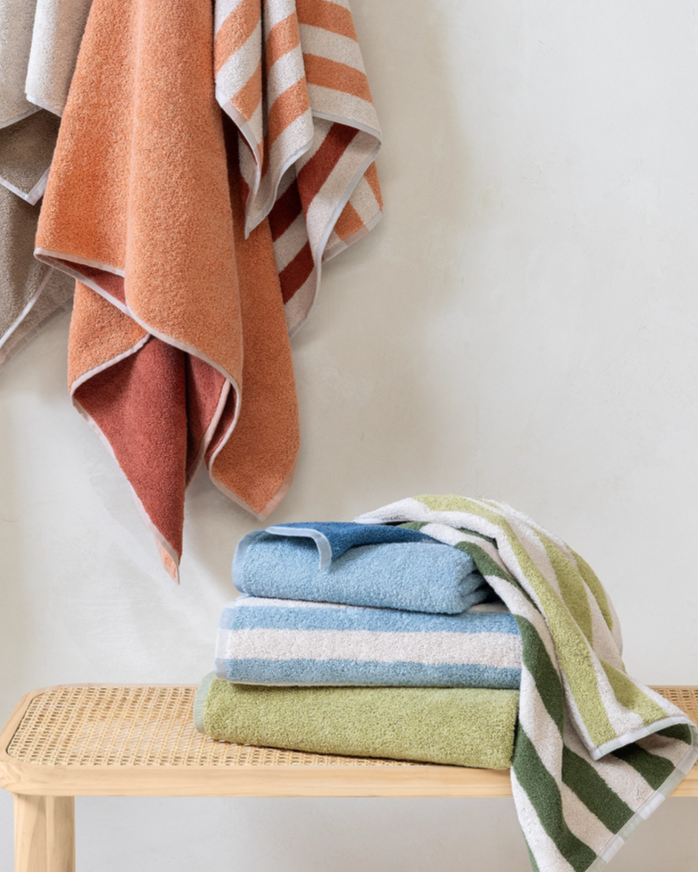 double-stripes-CHAFARICA-GUIMARAES-PORTUGAL-TOALHAS-BANHO-BATH-TOWELS-ALGODAO-COTTON-SET-CONJUNTO-AZUL-VERDE-TIJOLO-ROSTO-MAOS-CORPO-CONVIDADO-GRANDE-MEDIA-PEQUENA-PORTUGUES- Jogo de Banho 3 Peças "Double Stripes" 500gr - Image 1