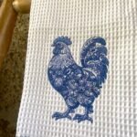 Pano de Favo com Bordado - Coleção Galo Azul - Image 2