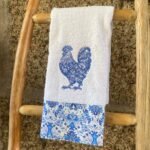 Pano de Felpo com Bordado - Coleção Galo Azul