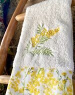 Pano de Felpo com Bordado - Coleção Mimosas - Image 2