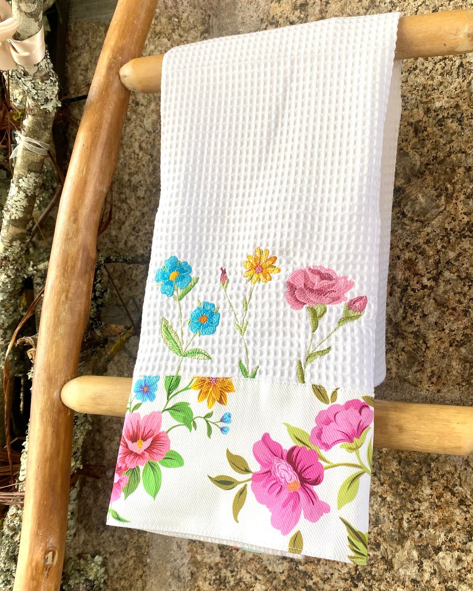 Pano de Favo com Bordado – Coleção Flores