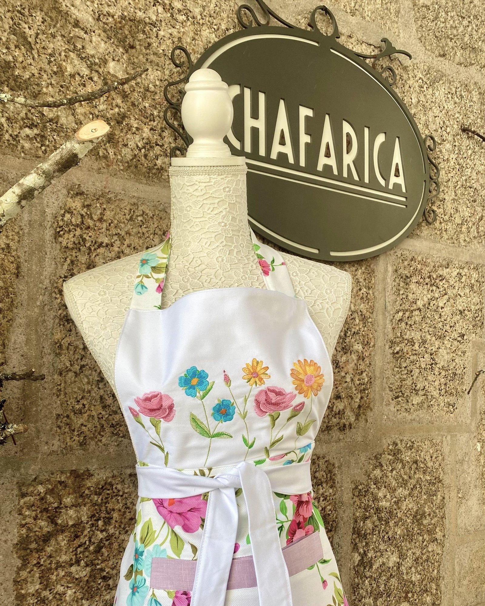 Avental de Cozinha com Bordado - Coleção Flores - Image 2